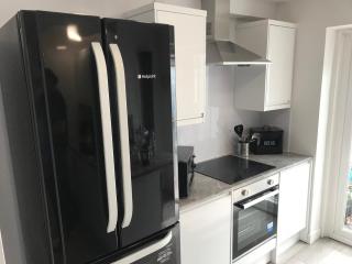 Family Holiday Home-Free Parking & Self check-in - 1