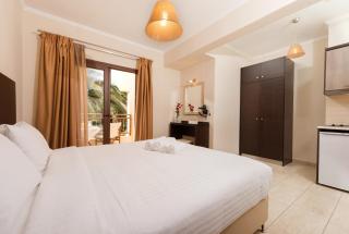 Villa Pipini Luxury Studios - 8