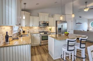 Port Clinton Home with Lake Views! - 2