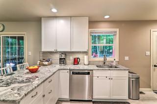 Sunroom, Fire Pit and Sauna Lake Locust Village Gem - 2