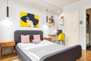Riverbank Apartment At Parliament - Budapest - 4
