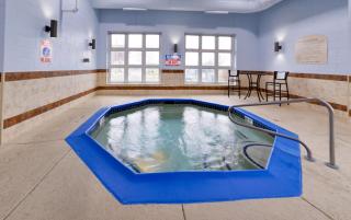 Holiday Inn Express Wixom by IHG - Wixom - 8