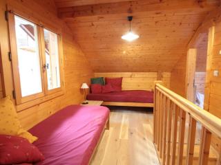 Chalet équipé avec poêle et garage, proche centre et remontées mécaniques - FR-1-572-107 - 3