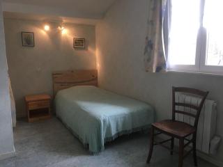 Gîte Indépendant avec Jardin Privatif - Parfait pour Randonnées et Séjour Pittoresque - FR-1-584-68 - - 6