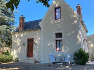Gîte élégant avec jardin privé, climatisation et parking à Ainay-le-Vieil - FR-1-586-7 - Ainay-le-Vieil - 0