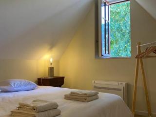 Gîte élégant avec jardin privé, climatisation et parking à Ainay-le-Vieil - FR-1-586-7 - Ainay-le-Vieil - 3