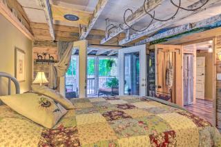 The Country Cottage in Union Mills with Porch! - Union Mills - 3