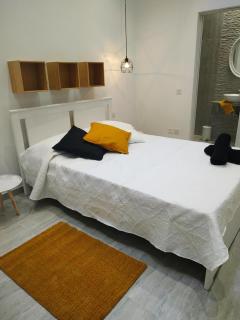 Daffodil Double Bedroom - Pembroke - 0