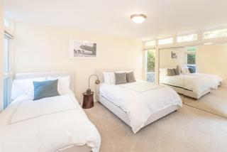 Beach Resort Home with Ocean Views Jacuzzi & Sauna! - San Diego - 3