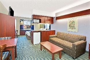 Microtel Inn & Suites by Wyndham Detroit Roseville - 4