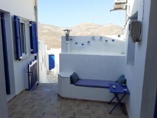 Cycladic house White and Blue in Kato Chora - 8