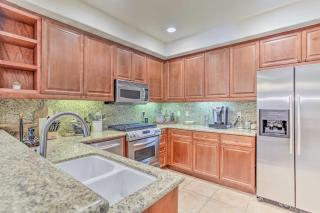 Desert Views and Pool Access Home in La Quinta! - La Quinta - 3