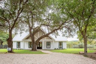 The White House on the Horseshoe - Canyon Lake - 6
