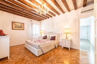 Casanova Fenice - Canal View - Venezia - 3