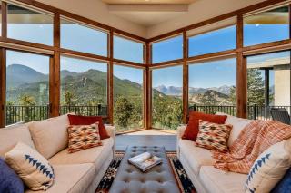 Azure Vista Vacation Home at Windcliff home - 9