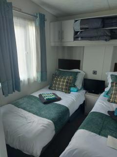 Summer Lodge lovely big caravan in Hastings sleeps 6 free WiFi in caravan - 6