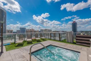 Hyde Beach Luxury Condo-Resort apts - 2