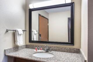 Baymont by Wyndham Joliet - 2