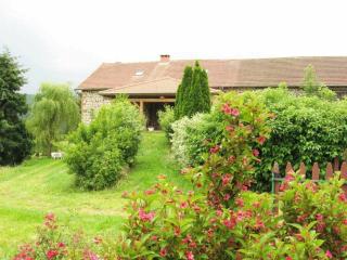 Gîte familial près de La Chaise-Dieu avec jardin, terrasse, jeux pour enfants et équipements bébé - FR-1-582-287 - 0
