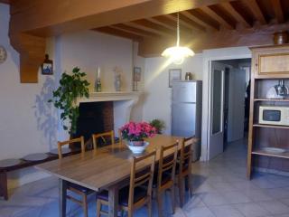 Gîte spacieux rénové avec jardin clos, 4 chambres, garage, proche de Chaumont. - FR-1-611-1 - - 9