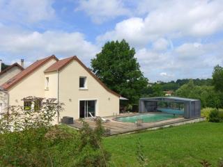 Gîte haut de gamme avec piscine privée, salle de jeux et équipements pour un séjour tout confort. - FR-1-611-48 - Foulain - 0