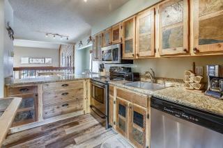 Multi-level Cedars 2 Townhome - 2