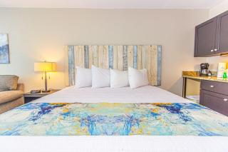 Landmark Resort King Suite Unit 710 Beautifully Updated Sleeps 4 - Myrtle Beach - 2