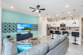 5 Bed Townhome! townhouse - 2