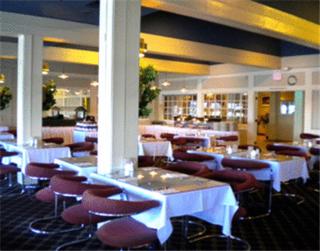 Golden Sails Hotel - 3