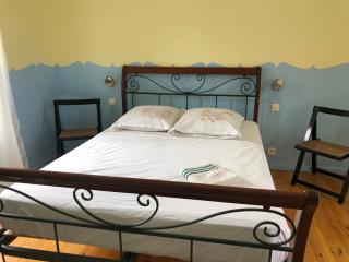 Romantic house - entrance to the medieval castle - 7