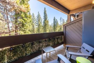 Modern Hotel-Style Studio - Timber Creek Lodge #210 Hotel Room - Truckee - 2