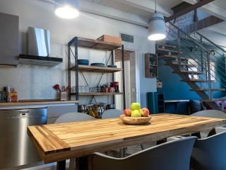 Charming Attic Apartment With Balcony & Swimming Pool - 7