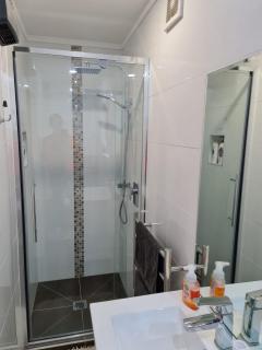 Hidden Gem and Entire Bungalow in Central hutt - 3