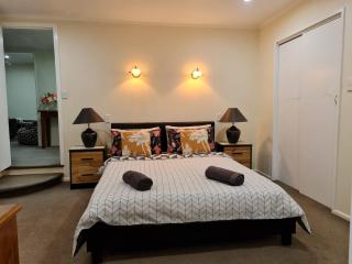 Hidden Gem and Entire Bungalow in Central hutt - Lower Hutt - 5