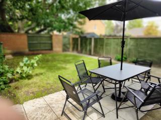 CEDAR HOUSE - Spacious 4Bedroom House 2Bath Kitchen SmartTV Lounge Garden Wifi FreeParking - Eastleigh - 3