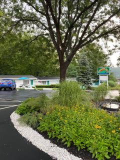 Brookside Motel & Cabins - Lake George - 2