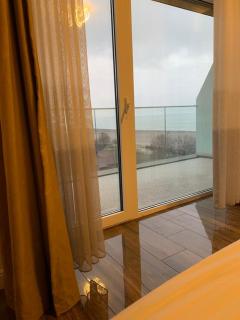 White Tower Mamaia Prestige Apartments - Mamaia - 2