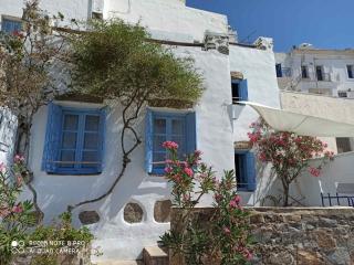 Traditional stone house with breathtaking view - Serifos Chora - 6
