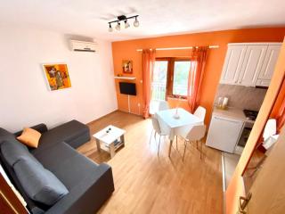 Apartments Bartol, ideally located near the beach and city center, with stunning sea views and two free bikes per apartment - Trogir - 5
