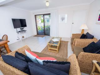 1 19 Norburn Avenue - Pet friendly property only 290 metres from Little beach waterfront. - 0