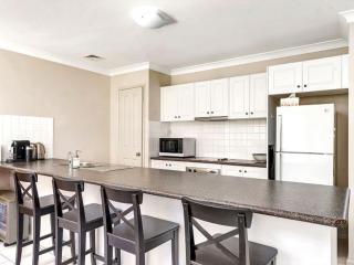 The Porthole of Huskisson by Experience Jervis Bay - 3