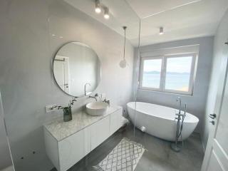 Apartment Beachfront Petar - 2