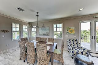 Seven Palms - 4