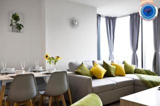65 PERCENT OFF - LONG STAYS - PREMIUM EXECUTIVE APARTMENTS - SHERATON VIEW - CITY CENTRE - FOR FAMILIES , BUSINESS, LEISURE & RELOCATIONS - Free WiFi - 5