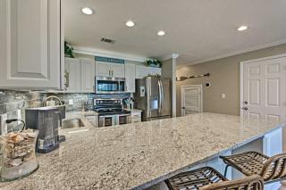 Beachy Lakefront Escape - Walk to the Shore! - Destin - 3