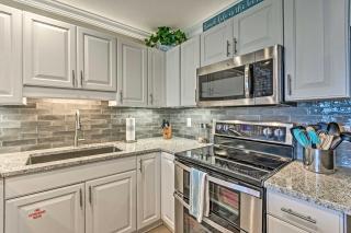 Beachy Lakefront Escape - Walk to the Shore! - Destin - 1