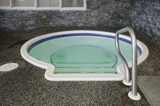 Home Inn & Suites Regina Airport - 2