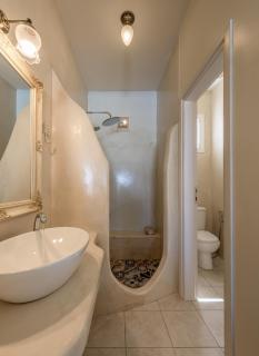 Blu Suites and Studios - Adamas - 3