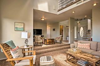 Chic Coos Bay Home with Pacific Ocean Views! - Coos Bay - 0