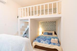 Maximum of 21 people can be rented in one building 3 minutes walk to Tomari Port 10 minutes drive to the airport No parking lot 30 seconds walk from paid parking lot warayunso port city May - Naha - 7